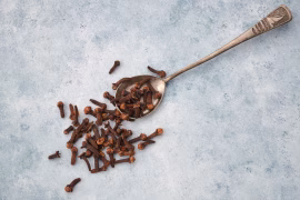 Comment faire de l'huile de clou de girofle - recette et utilisations