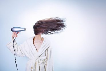 Comment prendre soin de ses cheveux au quotidien ?