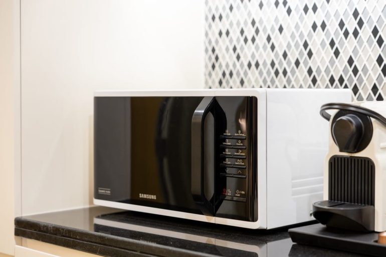 Four micro-onde : Test par H.Koenig VIO7 : Avis et prix 2026