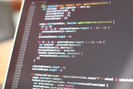 Zoom sur le métier porteur de développeur web et mobile Fullstack, avec La Capsule